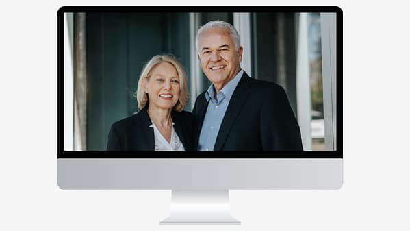 Beige Grün Neutral Organisch Pitch Deck Marketing Präsentation (2)